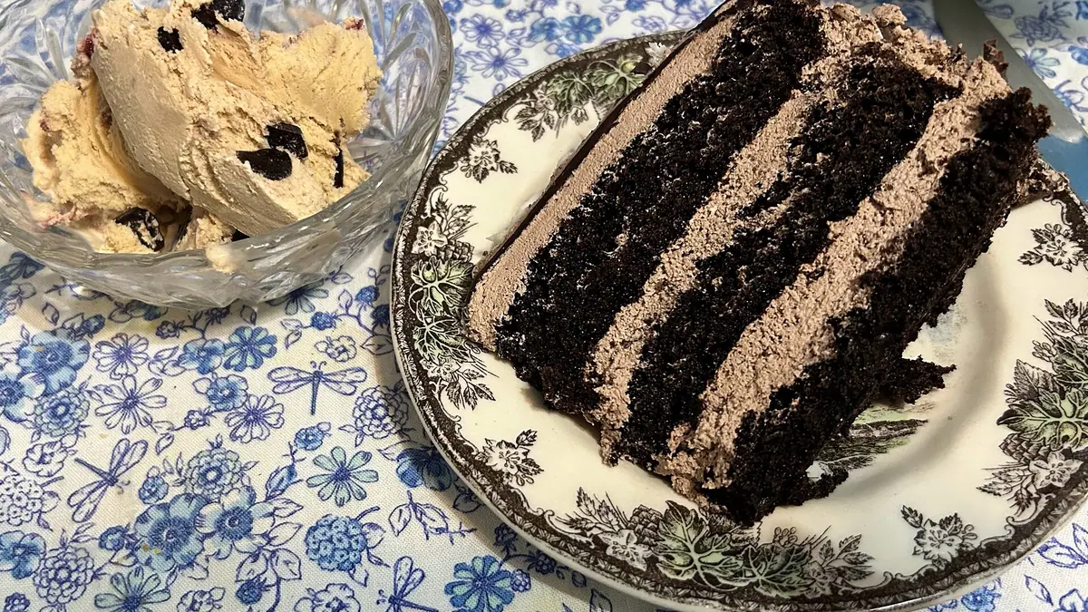 Cookies & Cream – cookie shop in Luton town centre